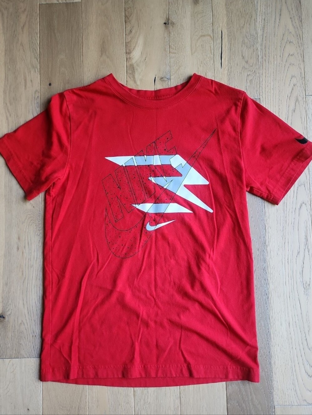 Boys Nike T-shirt, size large.